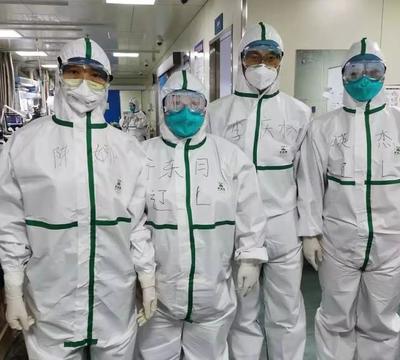 巾帼奋战·初心映照武汉夜